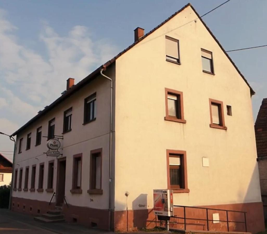 Gasthaus Zum Schloss Lemberg Exteriör bild